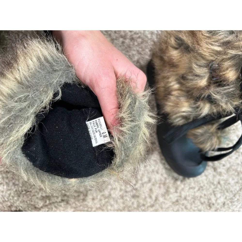 Dirty Laundry Black Faux Fur Pom Pom Rain Boots Women 6M Apres Chic Nordic Cabin